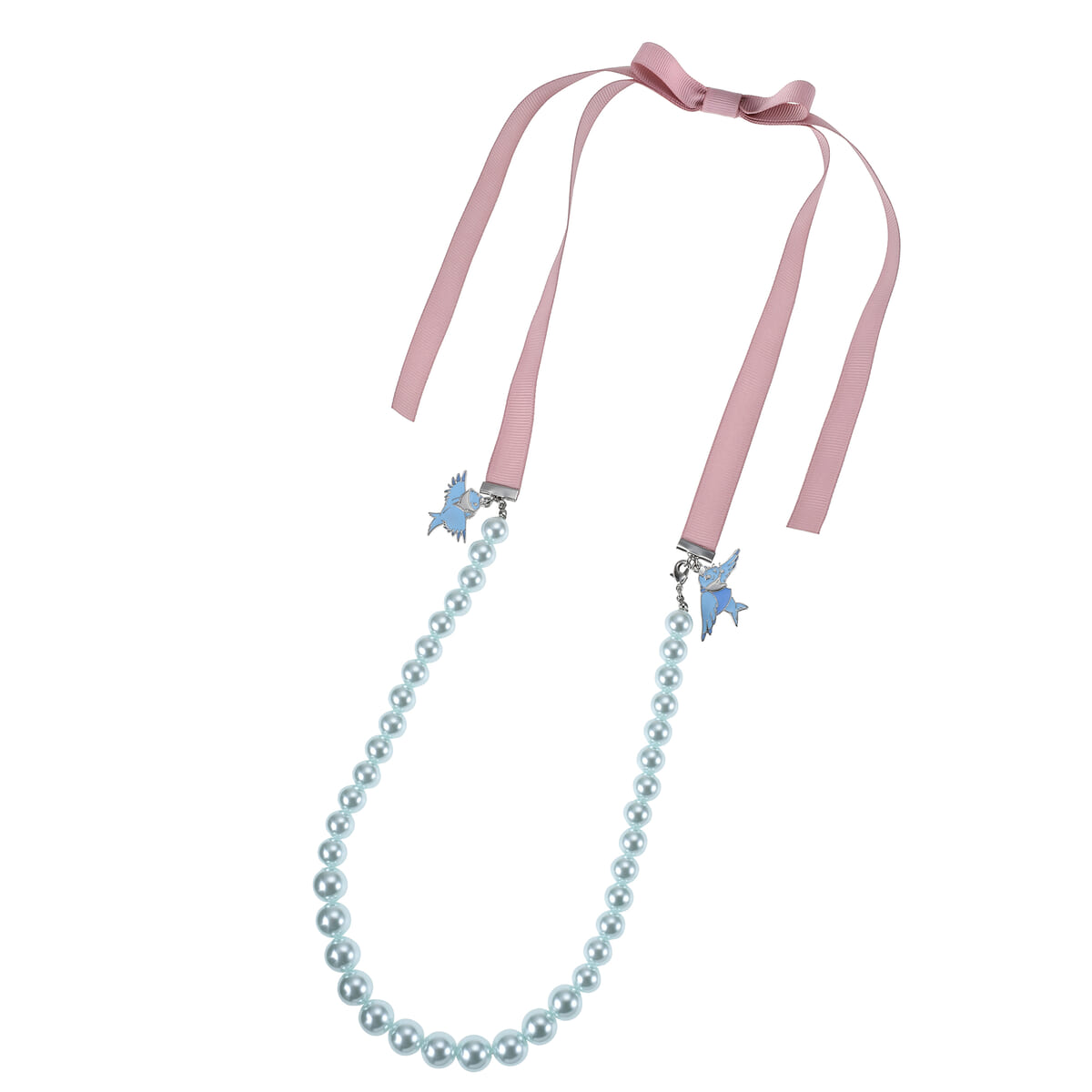 ネズミや小鳥たちがドレスをリメイクするシーンがテーマ！ディズニー