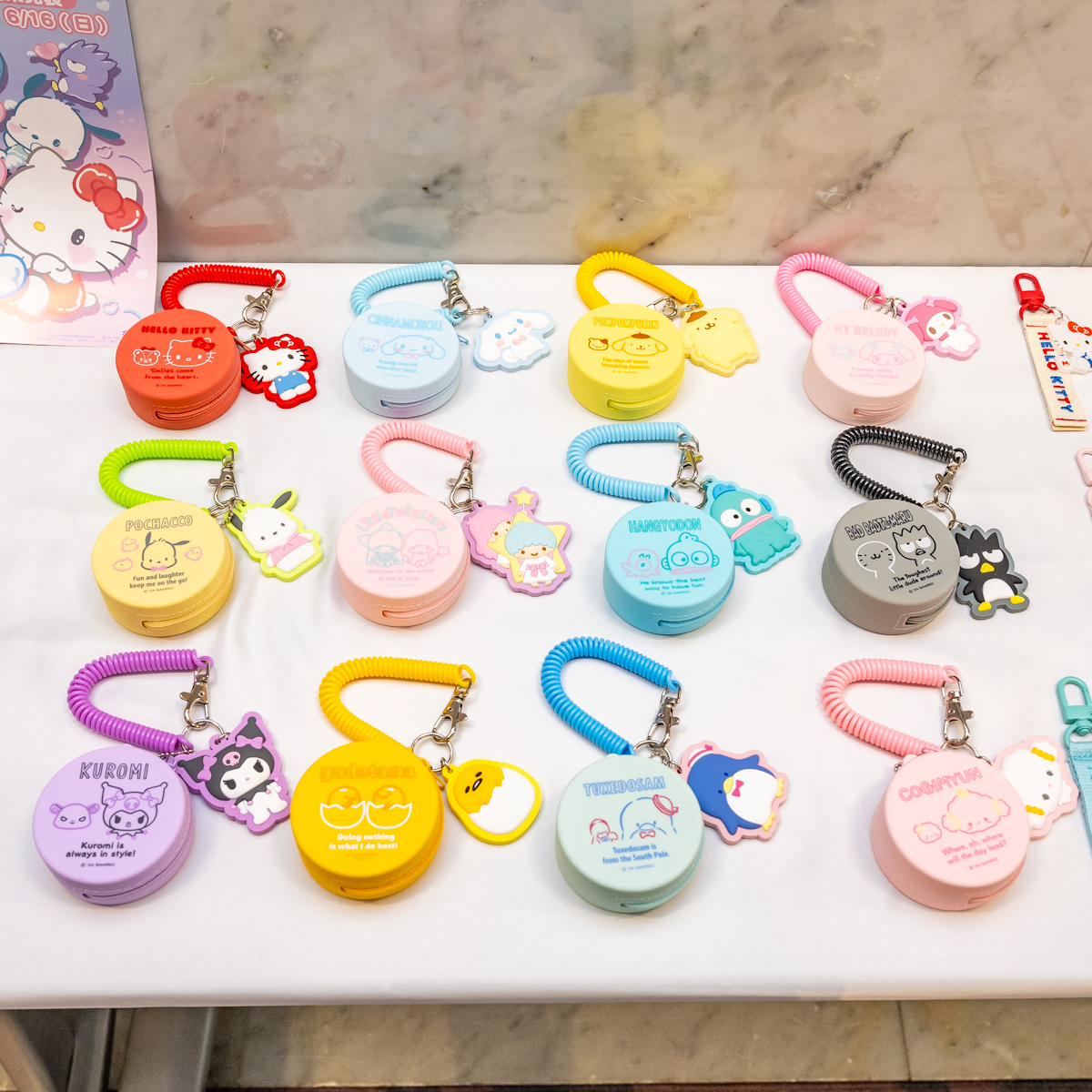 買って投票に参加できる刺繍キーホルダーやラバーバンドも！サンリオ