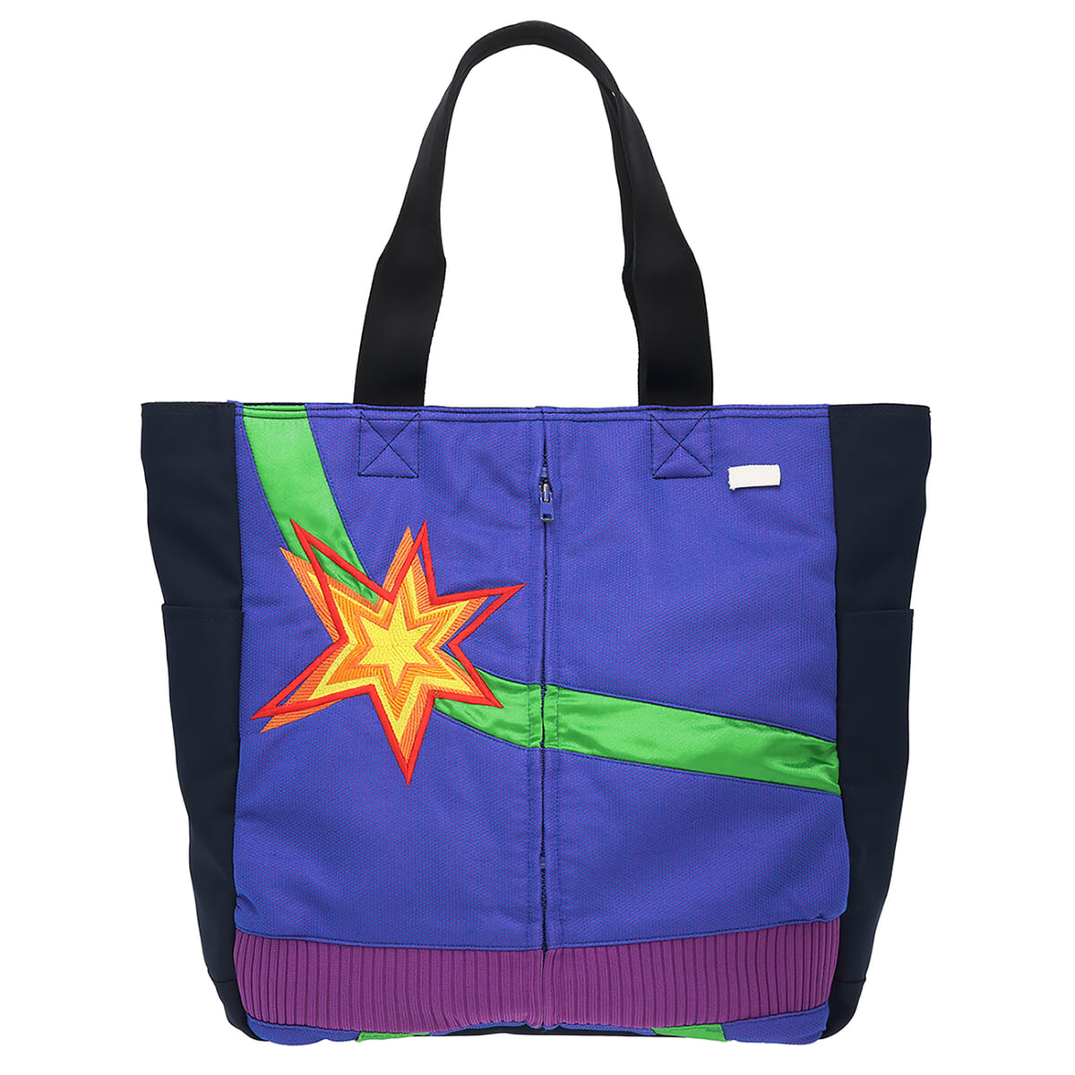 バズ・ライトイヤーのアストロブラスター」などのコスチュームをアップ