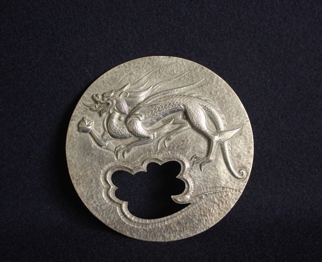 大須賀喬 銀レリーフ 彫金香炉蓋 M122｜骨董店 のびる 古美術 骨董