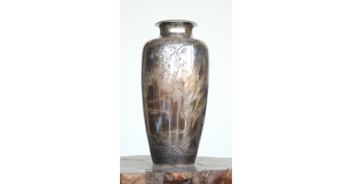 香川勝廣 片切彫純銀花瓶 M178｜骨董店 のびる 古美術 骨董 和風建具