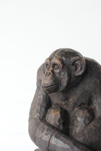 宮本理三郎 チンパンジー 木彫置物 X565｜骨董店 のびる 古美術 骨董