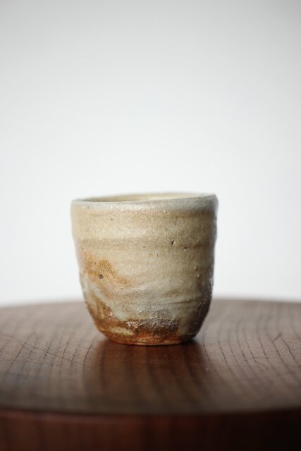 沖縄の鬼才 國吉清尚/国吉 焼締 湯呑 酒杯 P481｜骨董店 のびる 古美術