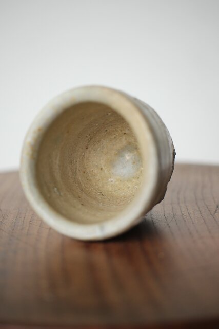 沖縄の鬼才 國吉清尚/国吉 焼締 湯呑 酒杯 P481｜骨董店 のびる 古美術