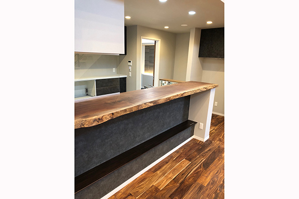 ブラックウォールナット一枚板 カウンターテーブル 納品事例|一枚板