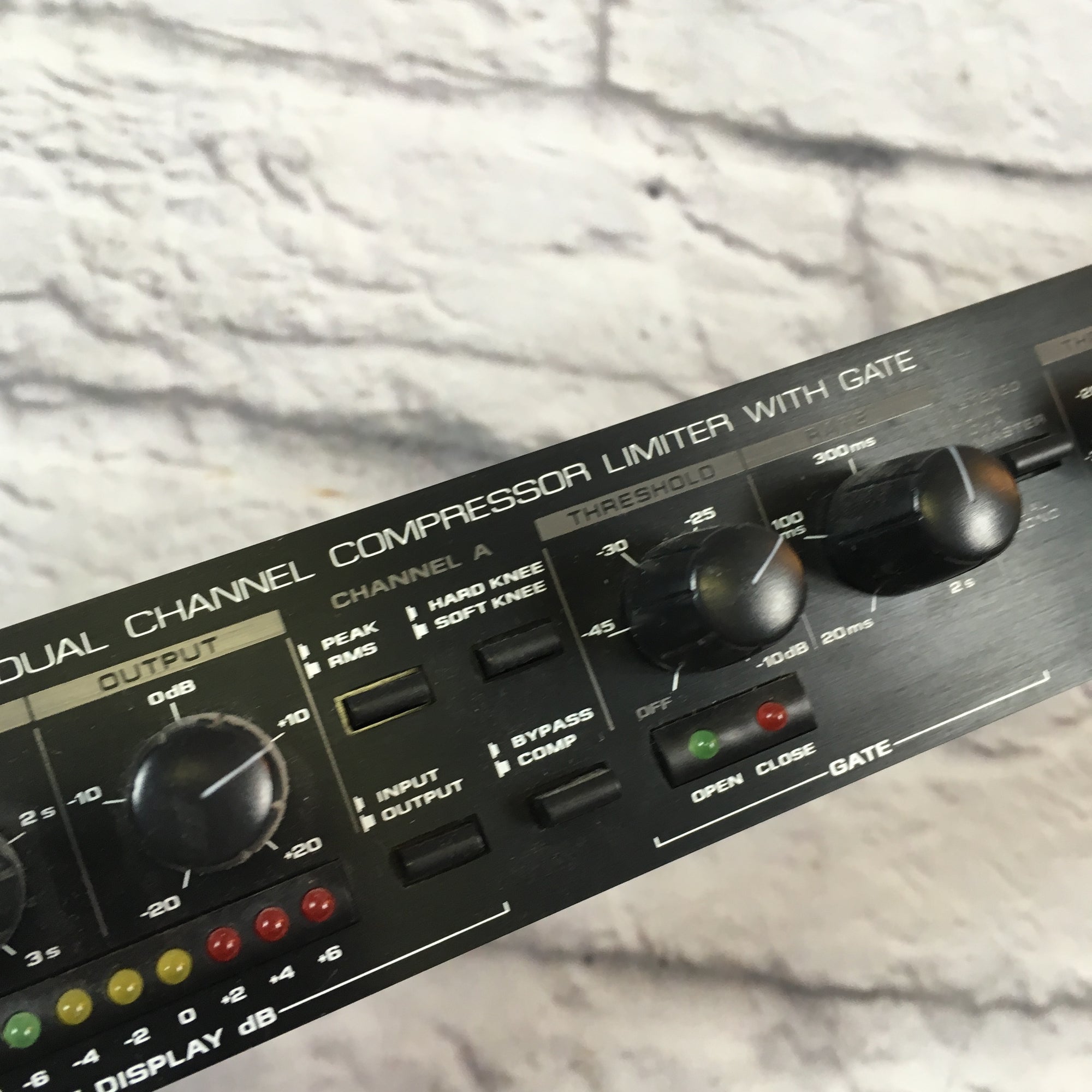 Alesis 3630 Compressor - Evolution Music
