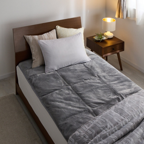 モリリン ダウン・吸湿発熱素材・ アルミ蒸着蓄熱シートで トリプル