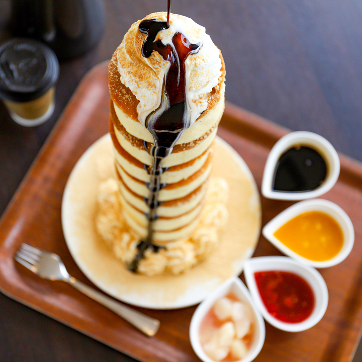 高さ約3776mmの超デカ盛りパンケーキ、制限時間内に1人で完食出来たら