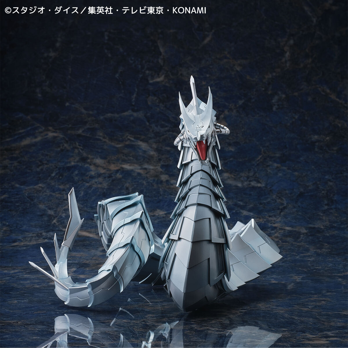 機械族モンスター「サイバー・ドラゴン」が30センチのビッグサイズ