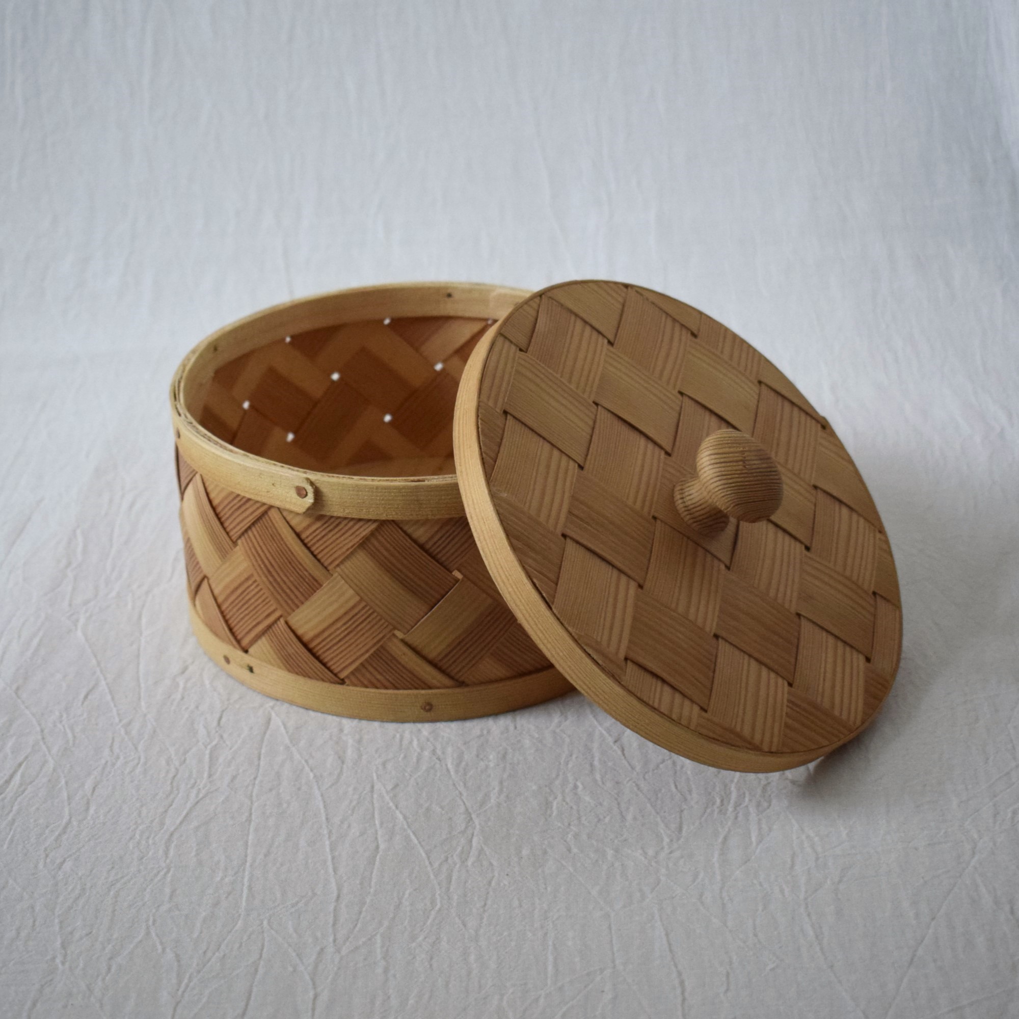 丸い籠・蓋付き / パンかご・小さいサイズ / スポーンコリ・Spånkorg