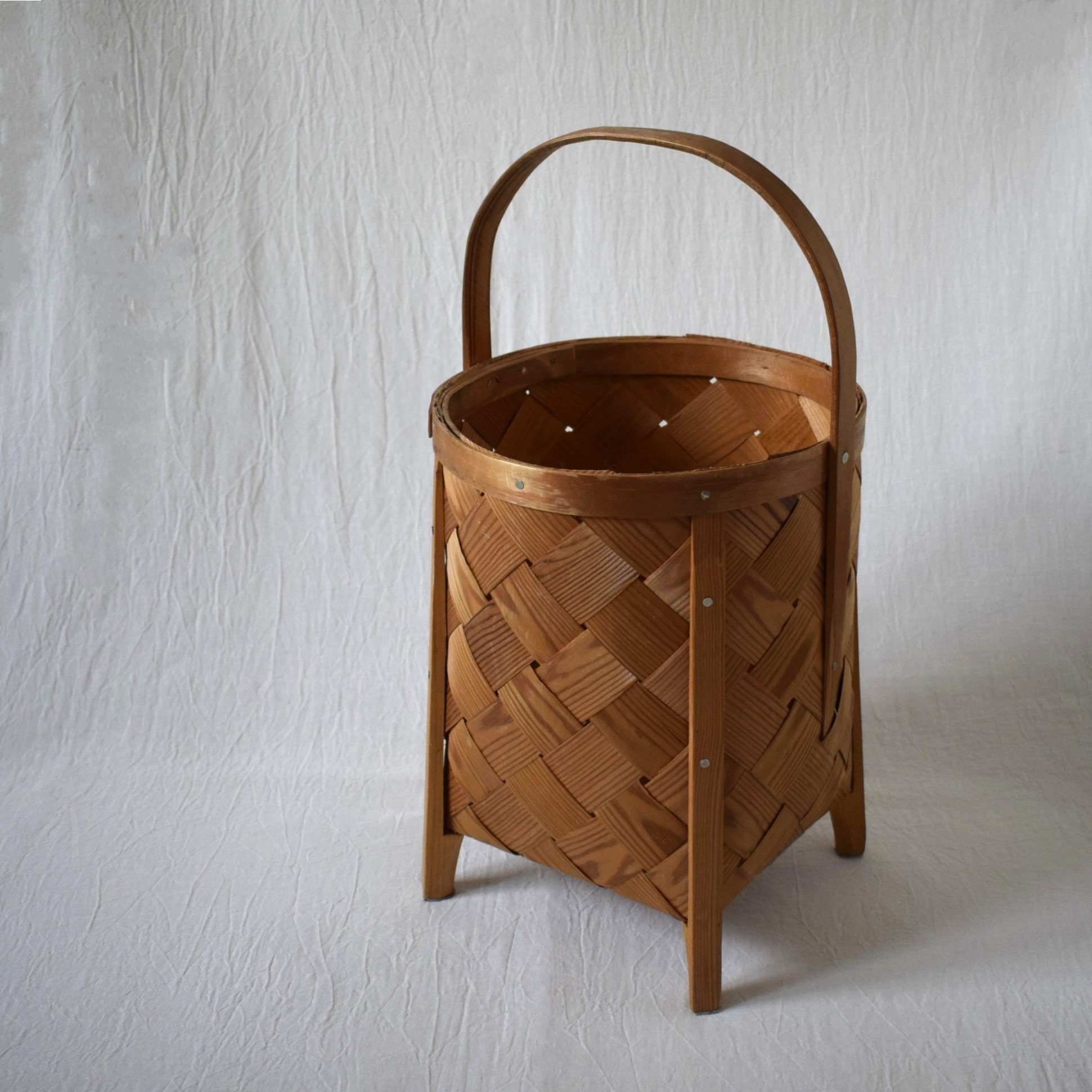 花籠・縦長バスケット / ハンドル・脚付き / スポーンコリ・Spånkorg