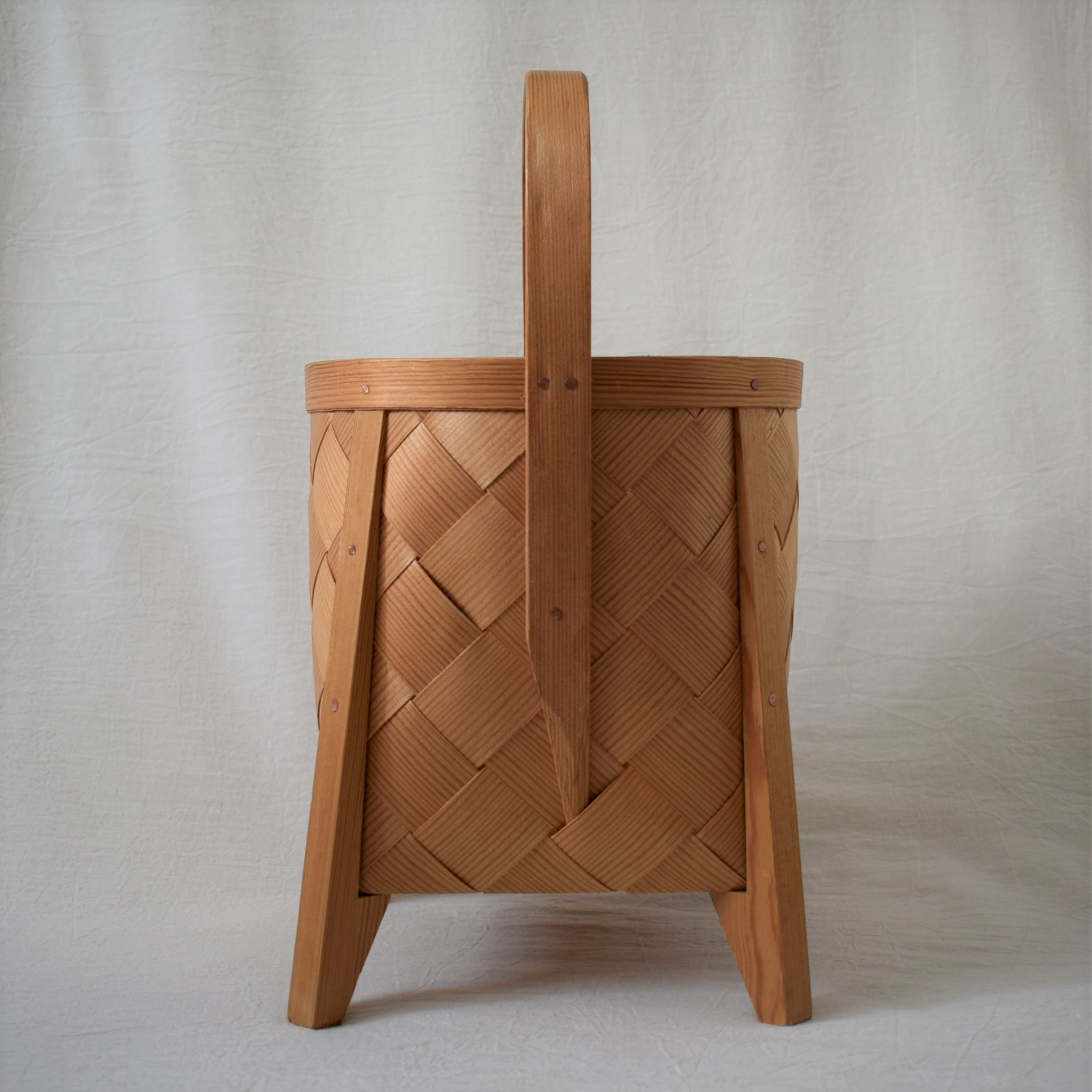 花籠・縦長バスケット / ハンドル・脚付き / スポーンコリ・Spånkorg