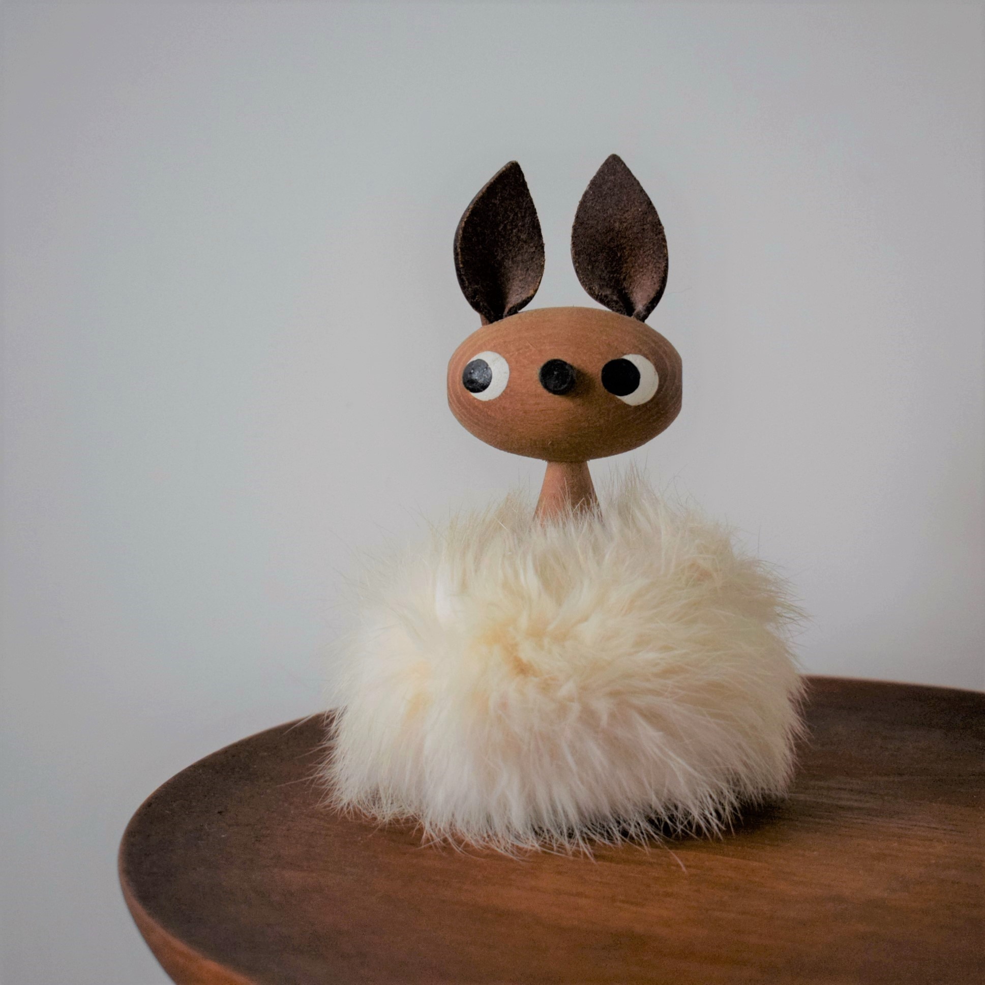 北欧ヴィンテージ チークのモフモフうさぎさん 【ミナペルホネンの