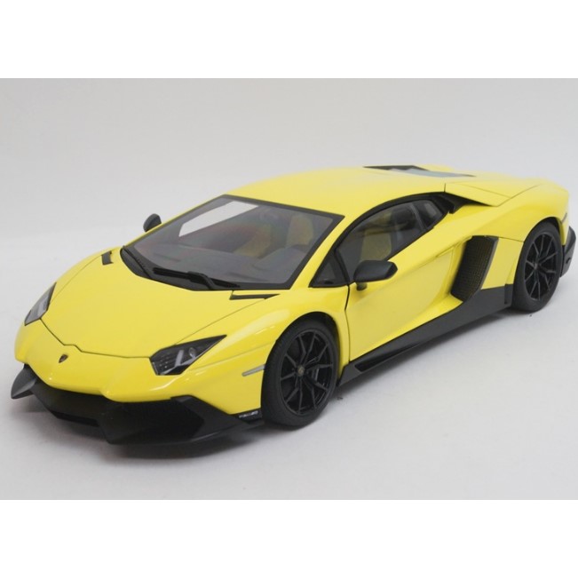 1/18オートアート 74681 ランボルギーニ アヴェンタドール LP720-4