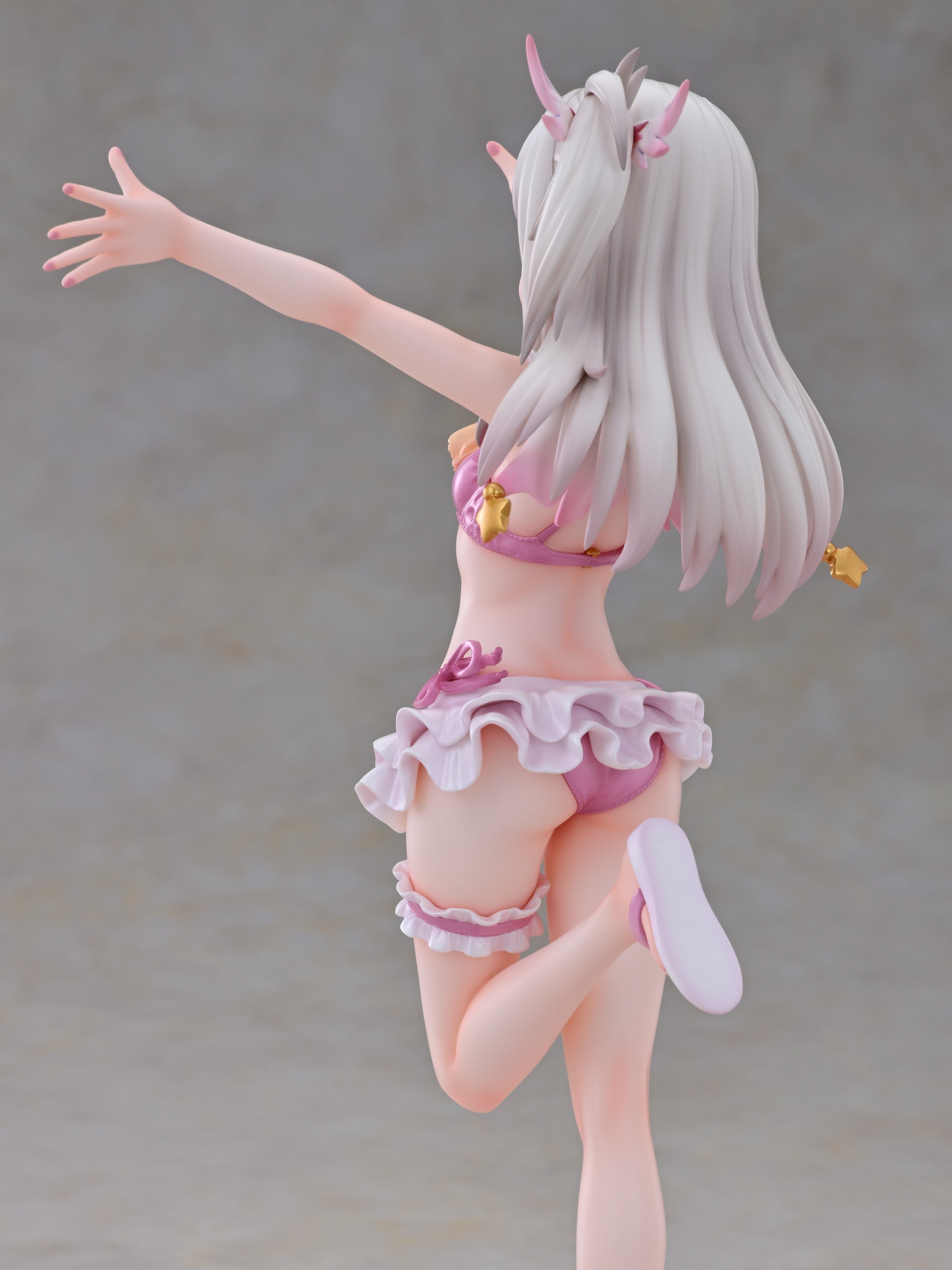 イリヤスフィール・フォン・アインツベルン 水着ver. 1/7スケール