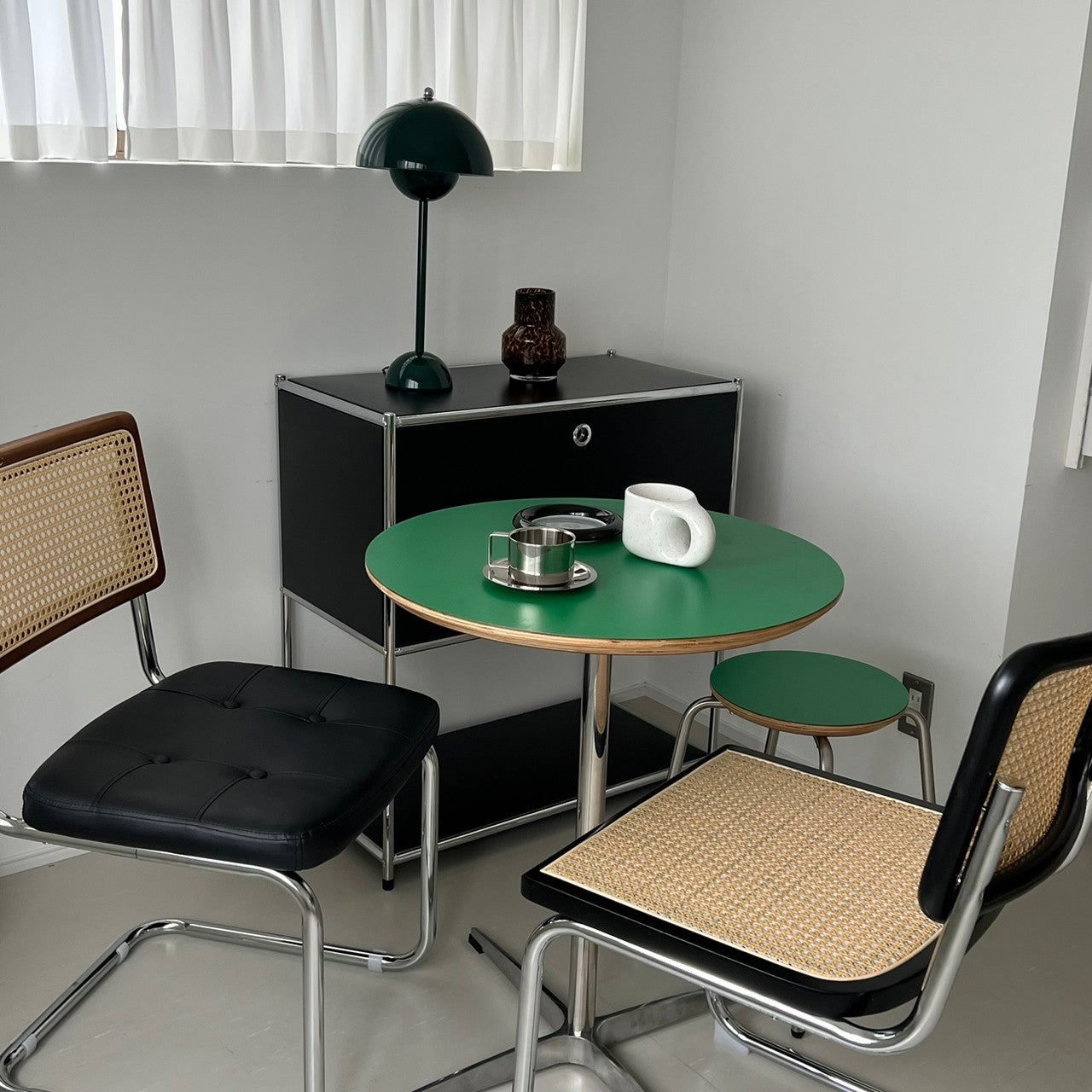 C46 Retro circle stool