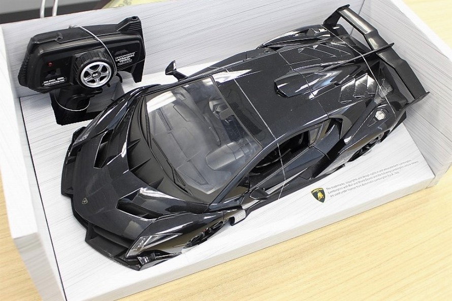 黒いヴェネーノ」が登場！ 緻密に再現された1/10のランボルギーニ