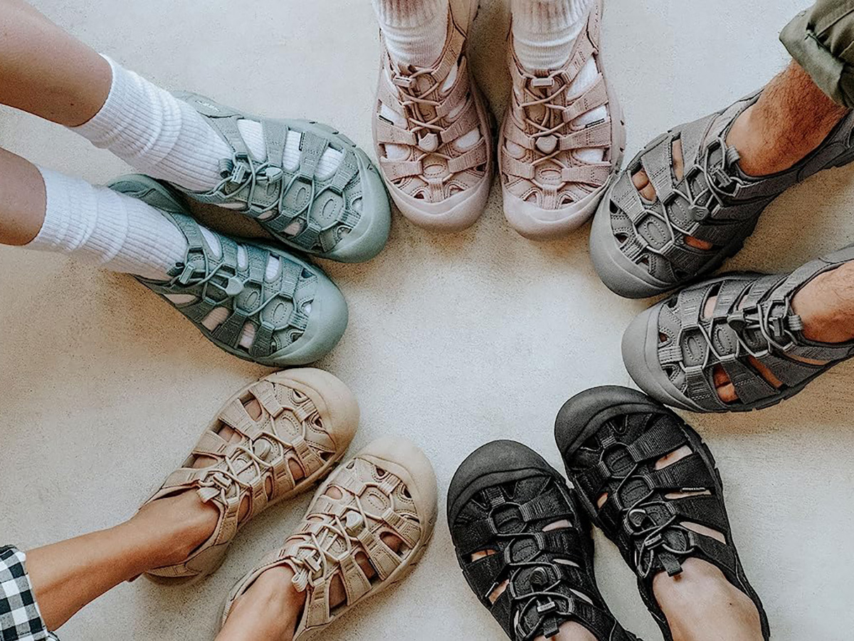 オシャレな人はもうやってる！ 『キーン』のサンダルに靴下を履く5