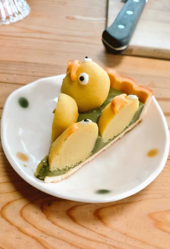 千と千尋の神隠し』のオオトリ様がタルトに！ カットすると？ 「切ない