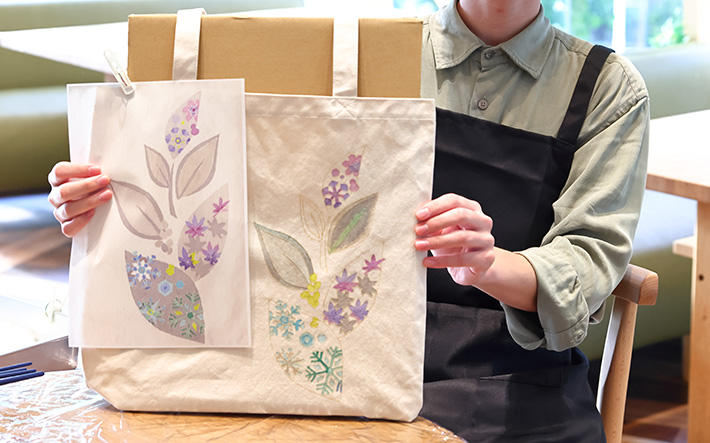 珈琲パッケージがトートに？ 『加賀友禅』とのコラボ体験会に行った