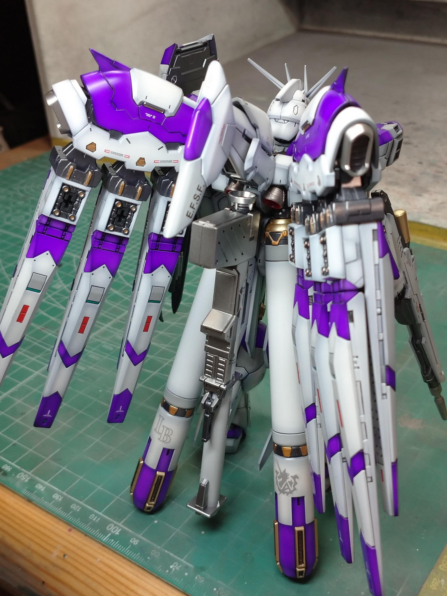 RG Hi-νガンダム グラデーション塗装｜アッキーさんのガンプラ作品