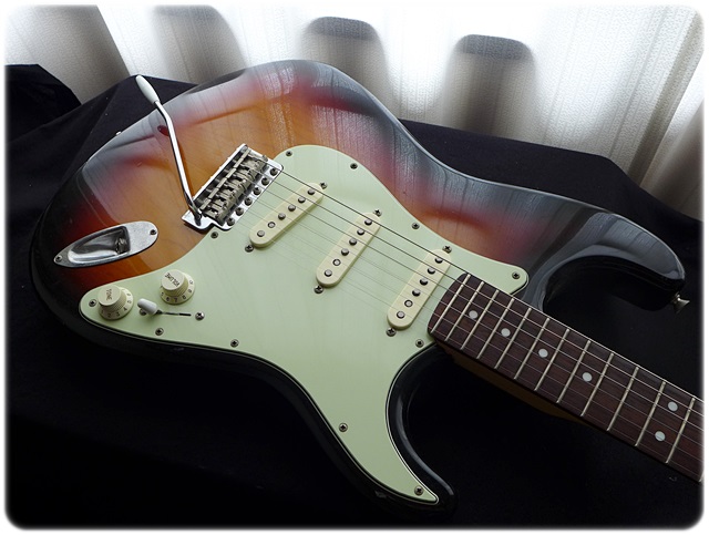 フェンダージャパンのストラトキャスターに弦間11.2mmのトレモロを