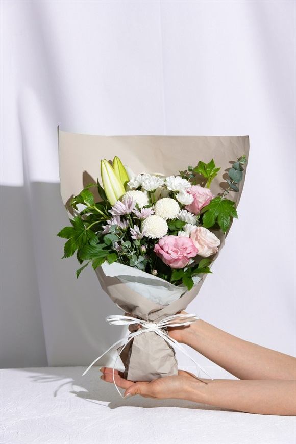 お供えやお墓参り等に】お供え花束 ピンク S | 花のギフト通販なら花