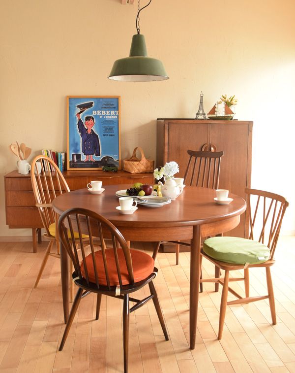 Nathan（ネイサン）社の伸張式のダイニングテーブル5点セット