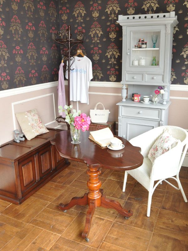 おしゃれなコートハンガー、アンティーク風のハンガーラック