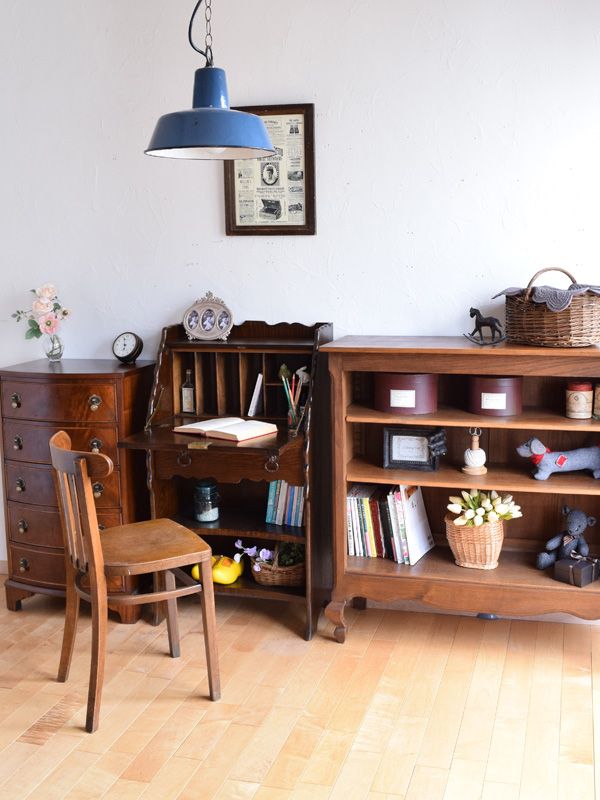 フランスから届いたシンプルでオシャレなアンティーク家具、オープン棚