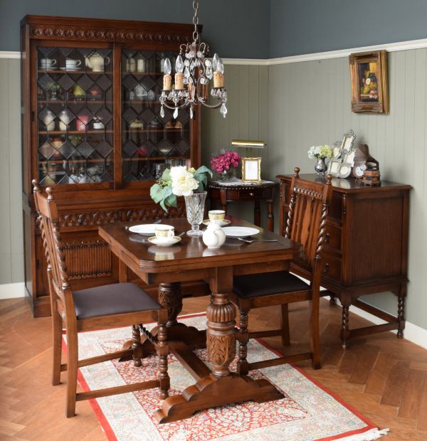 アンティーク風の優雅な家具、引き出し付きの英国風サイドテーブル (y