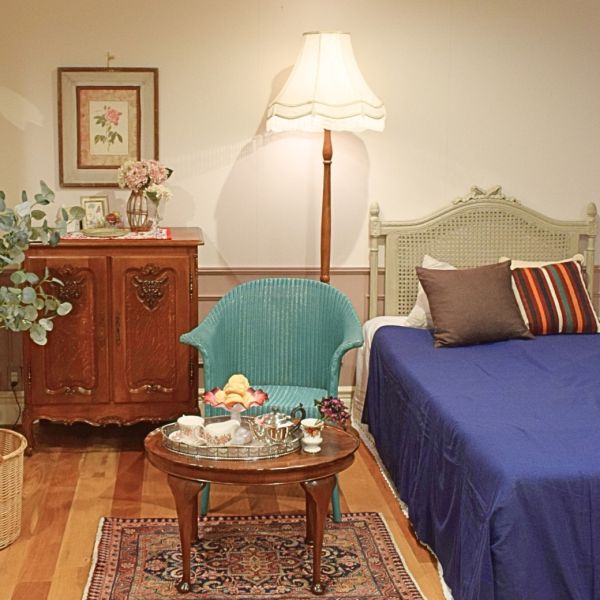 フランスアンティーク風のおしゃれなベッド、コクシグルのベッドヘッド