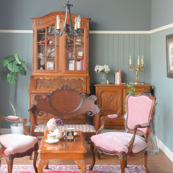 英国アンティークのローテーブル、マホガニー材の杢目が美しいコーヒー