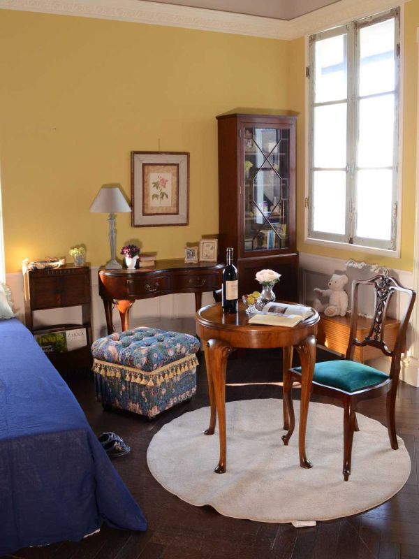 ウィリアムモリス風のおしゃれなスツール、いちご泥棒モチーフの収納