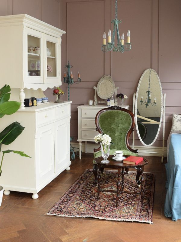 フランスから届いたアンティークのカップボード、フレンチシャビーな