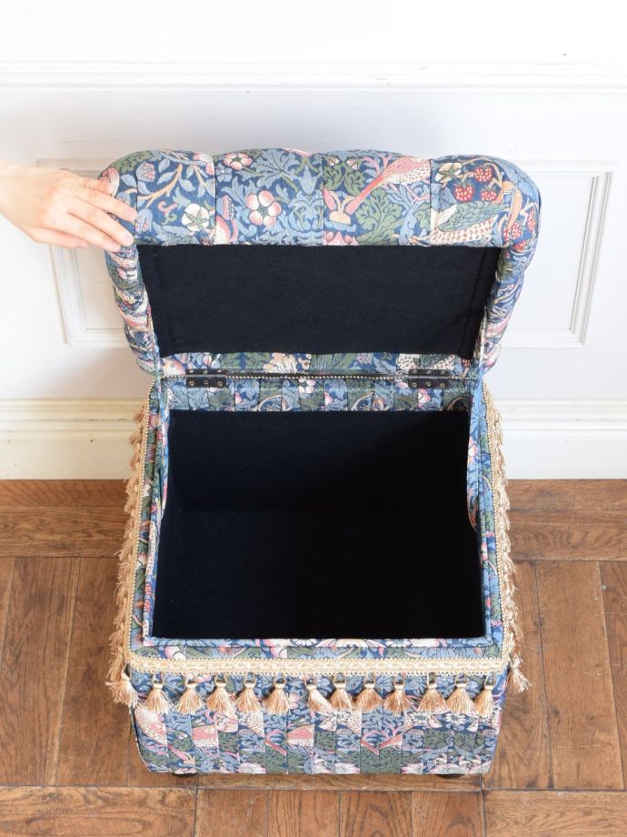 ウィリアムモリス風のおしゃれなスツール、いちご泥棒モチーフの収納