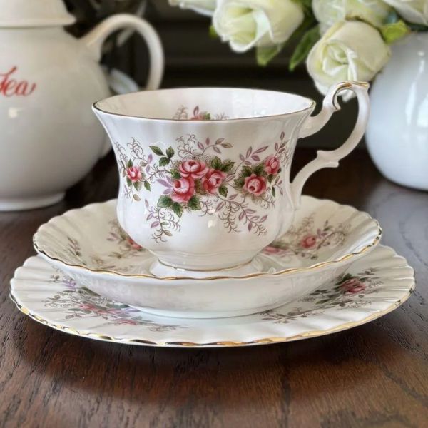 ロイヤルアルバート(Royal Albert)商品一覧【公式】Handleハンドル