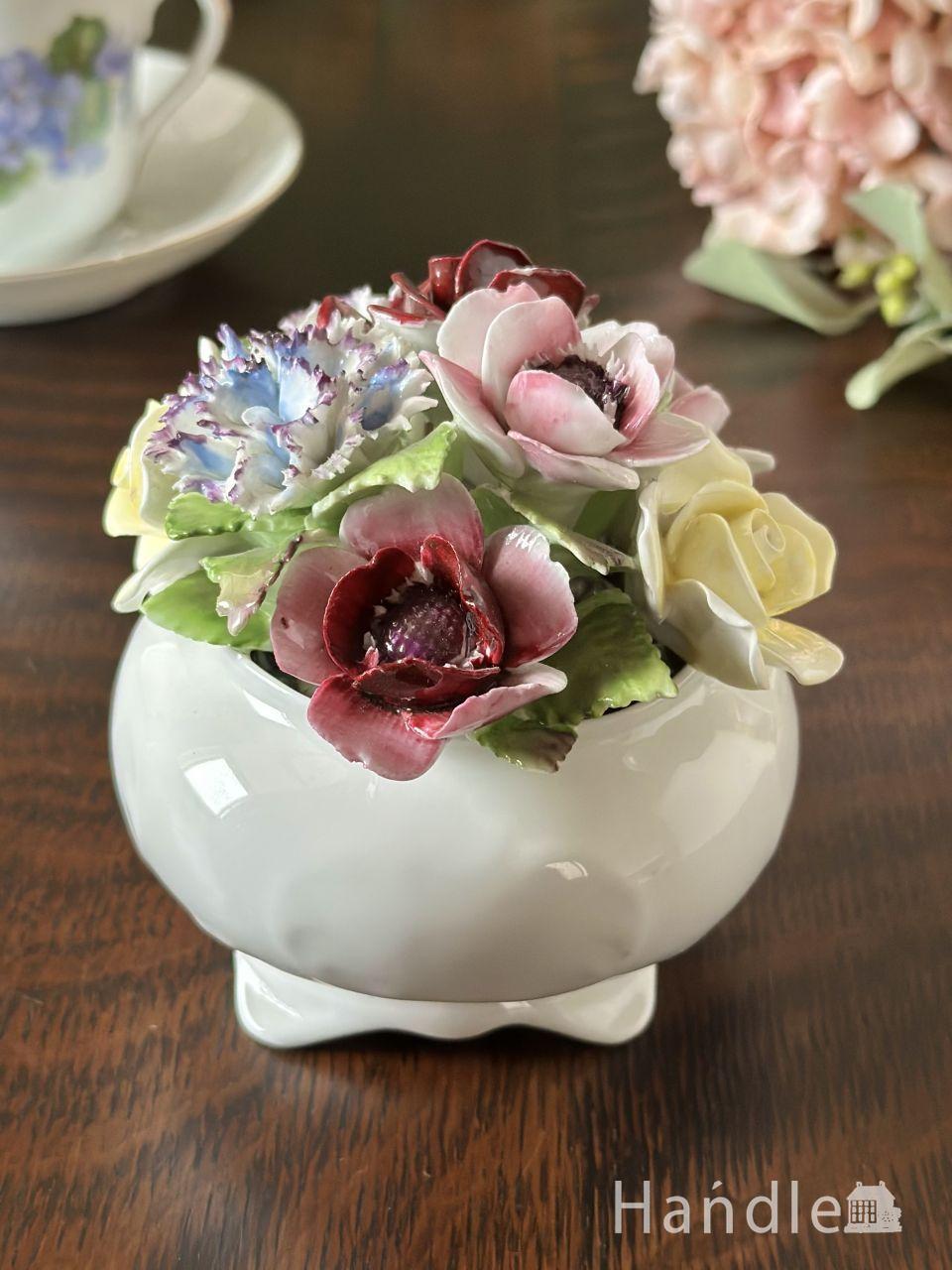 イギリスアンティークのオブジェ、ベスウィック社の小鳥の置物