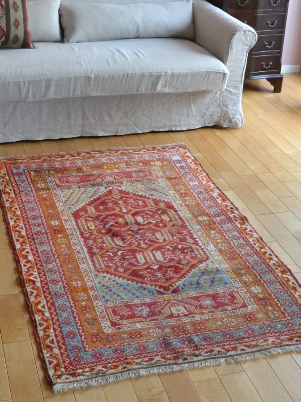 トルコカイセリのおしゃれな絨毯、一点もののビンテージトライバルラグ