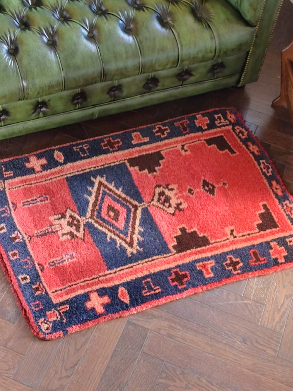 トルコで作られたおしゃれなトライバルラグ、色合わせがおしゃれな