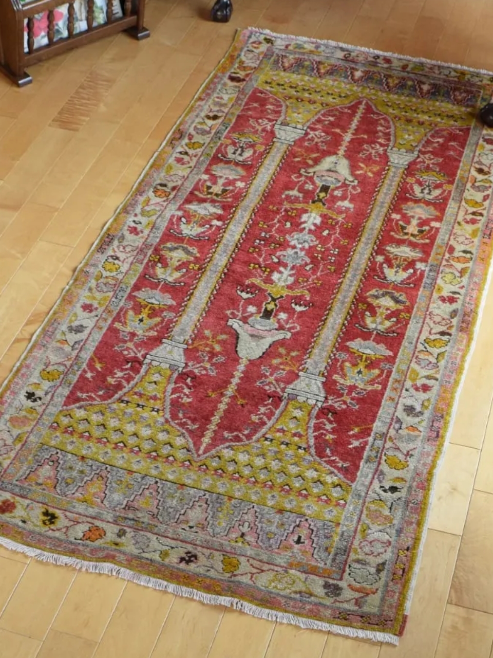 トルコのおしゃれなオールド絨毯、幾何学模様がおしゃれなトライバル