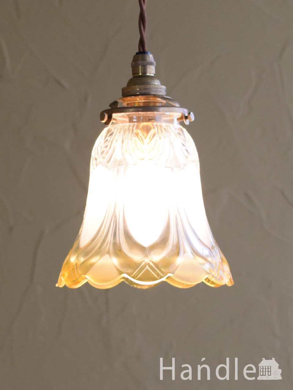 フロストガラスが美しいイエロー色のお花の形のアンティーク調ガラスの