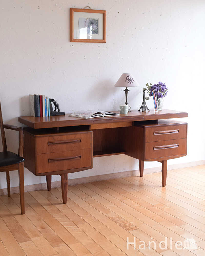 イギリスで見つけた北欧スタイルのG-planのヴィンテージデスク（G-plan