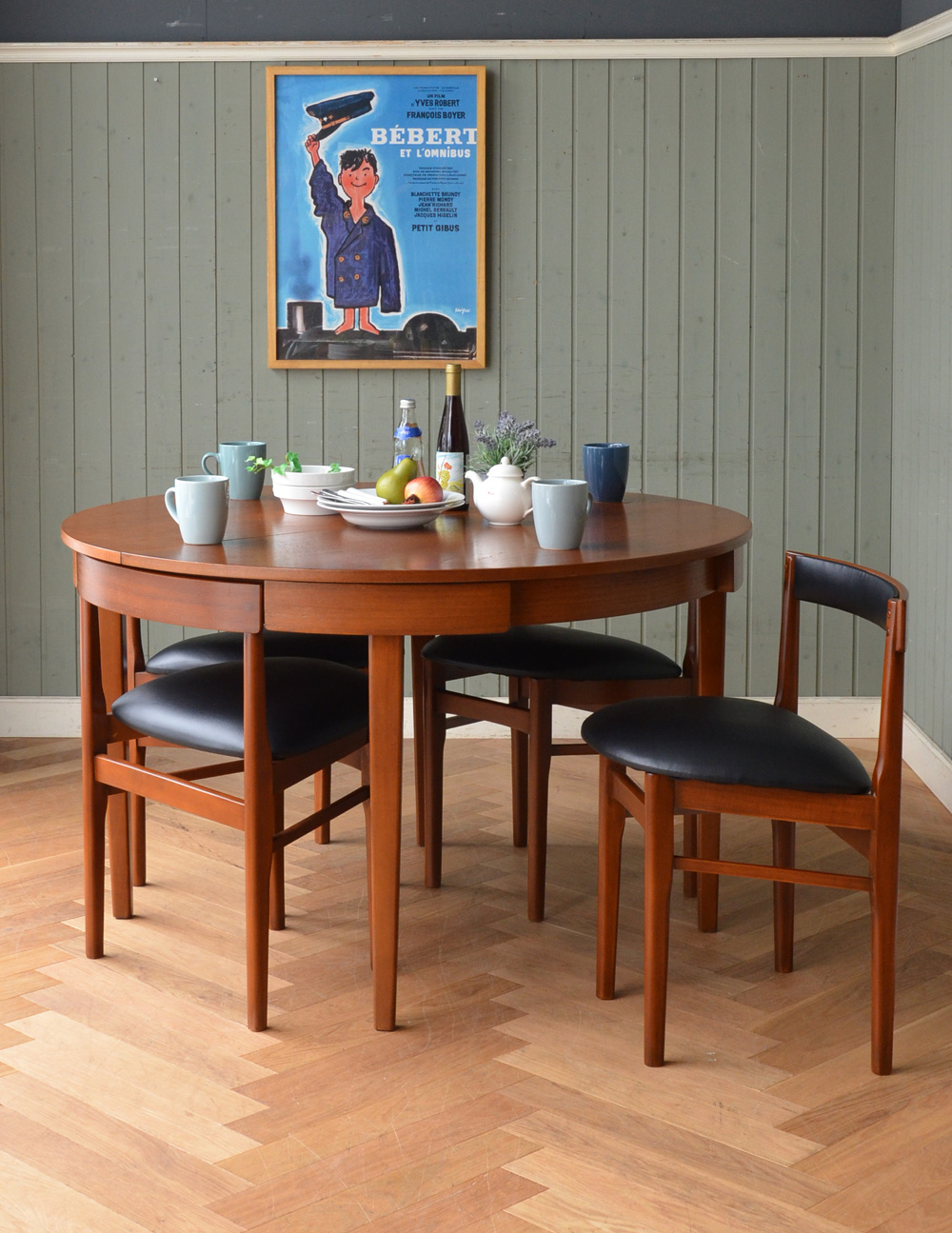 Nathan（ネイサン）社の伸張式のダイニングテーブル5点セット