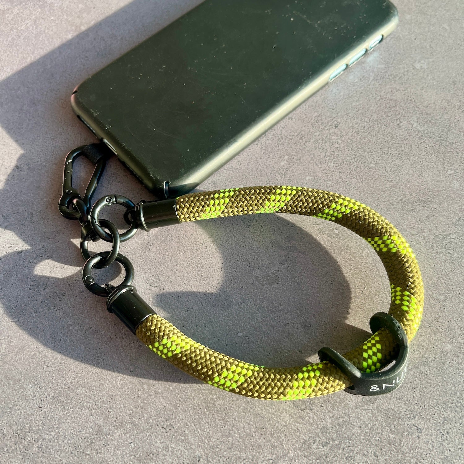 チラ見せリストストラップ – HATCH