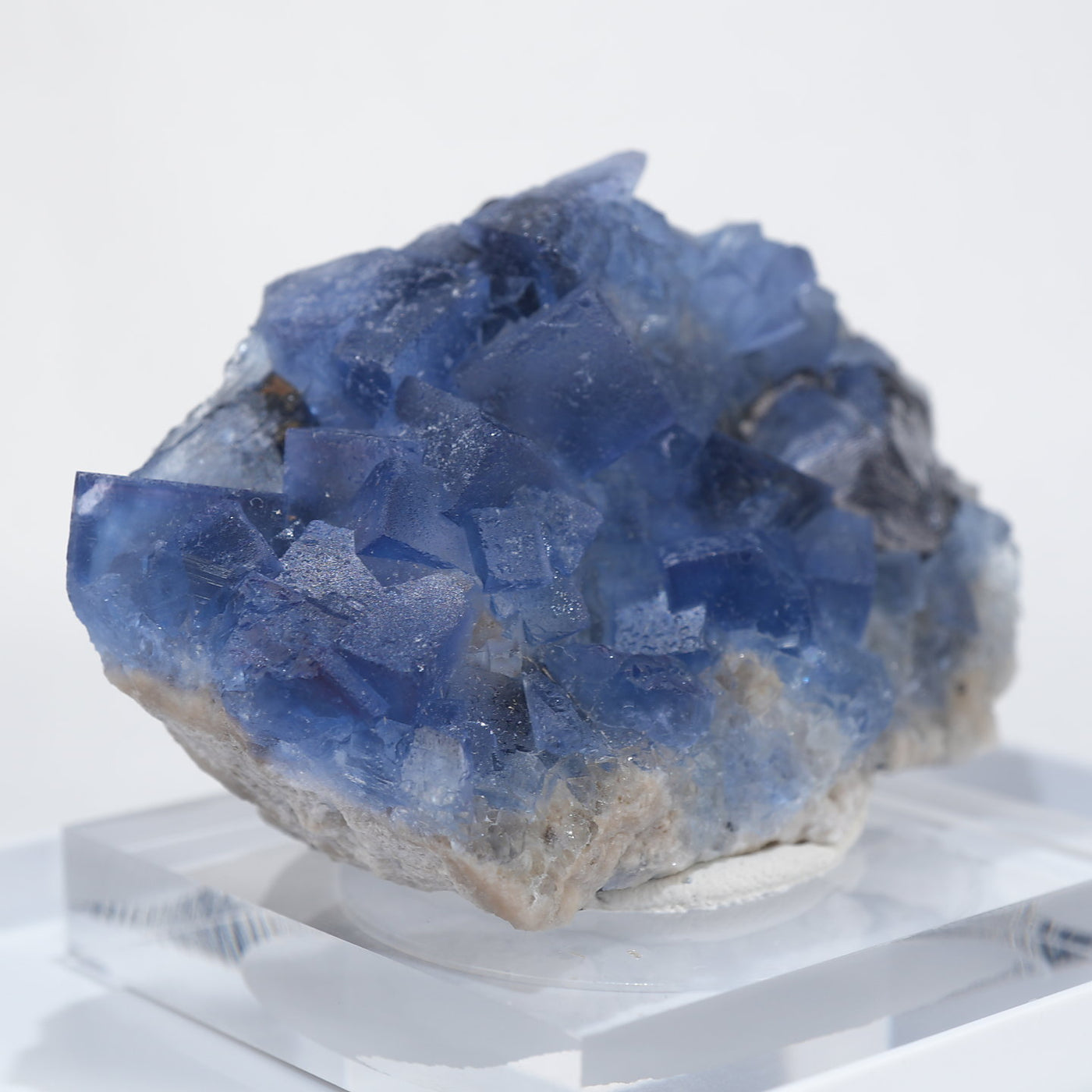 結晶は珍しい】ペーニャ産フローライト 47×41×28mm 結晶は珍しい