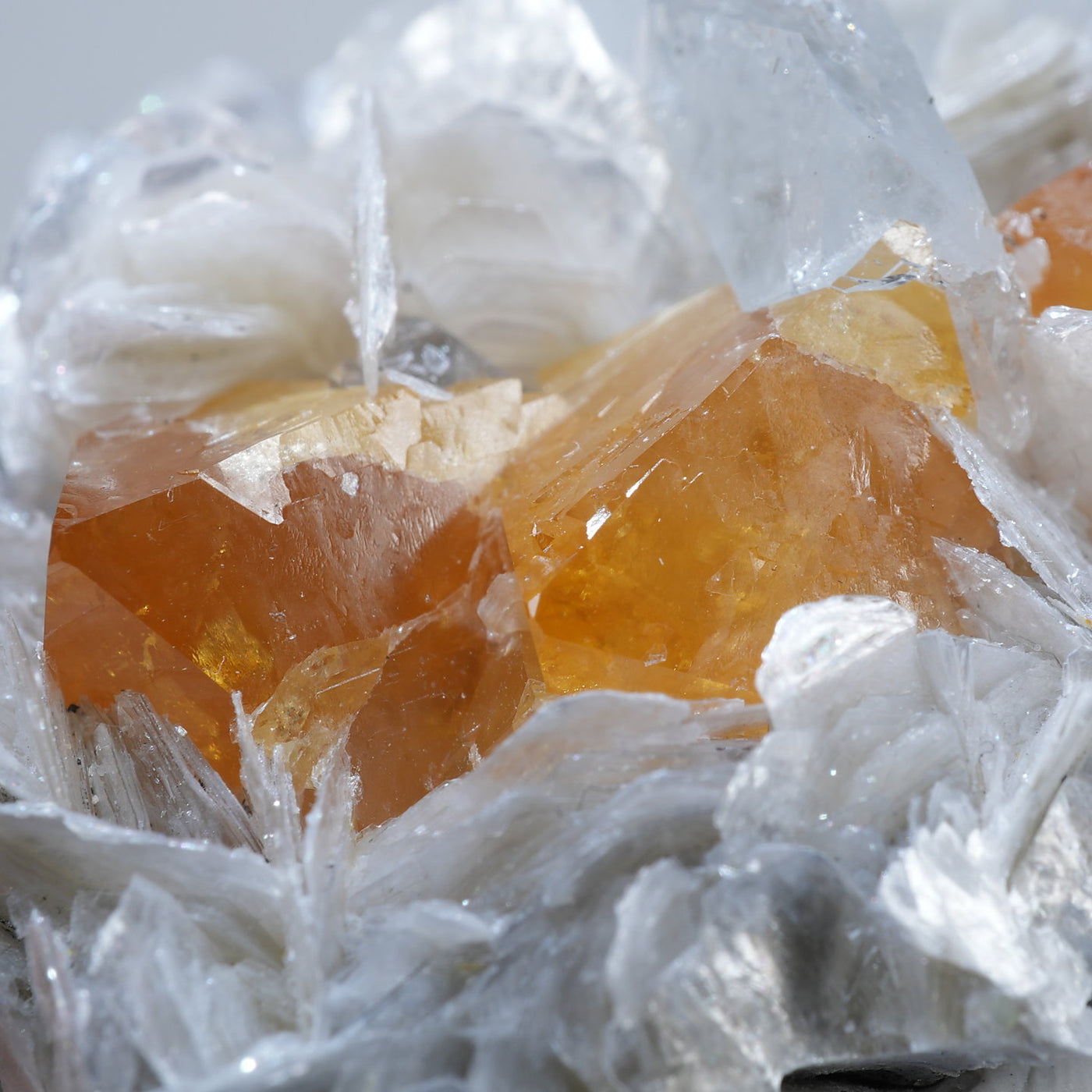 中国 四川省産 灰重石・アクアマリン・雲母 – 天然石ハッピーギフト