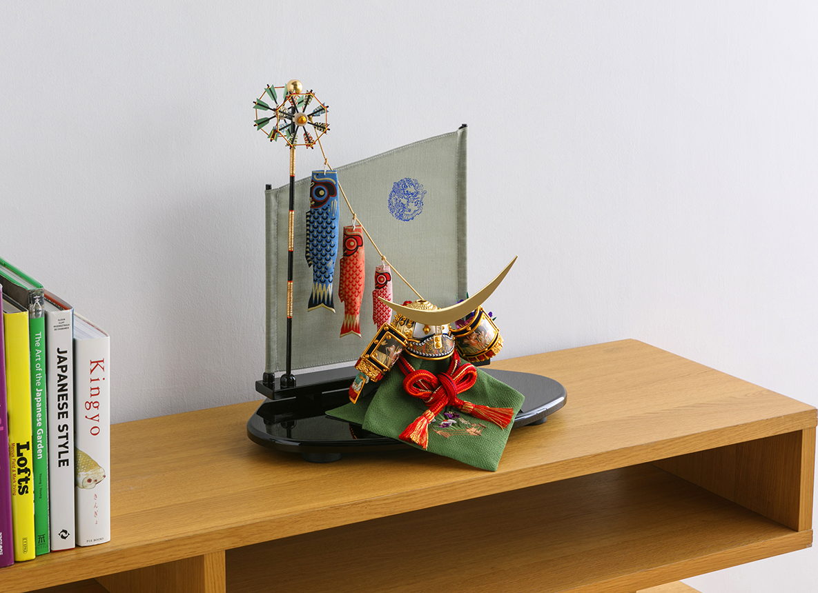 色々縅三日月鍬形の兜 9号 | 五色 雛人形・五月人形の原孝洲