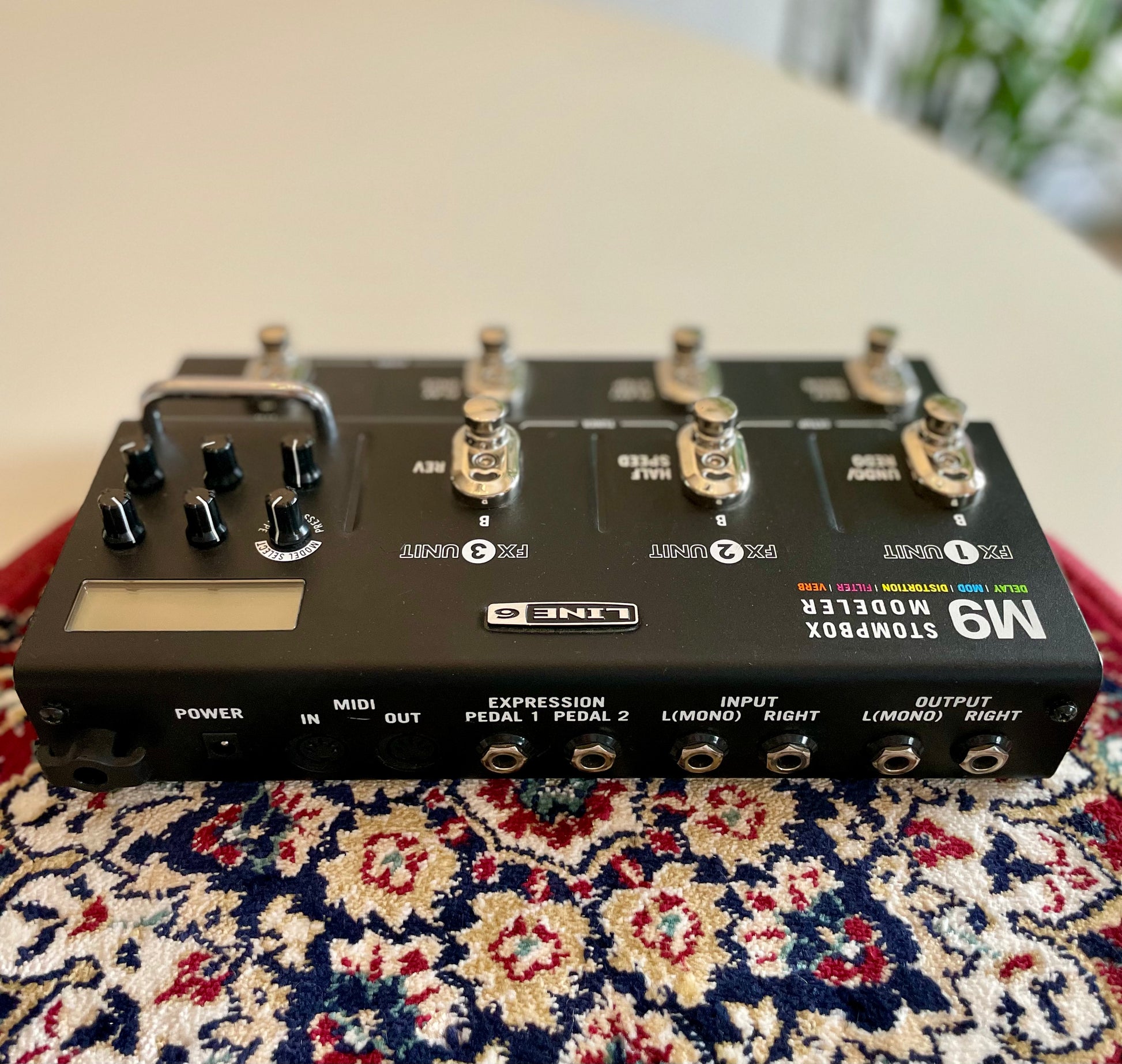 Line 6 M9 Stompbox Modeler with Power Supply – Herscheid and the