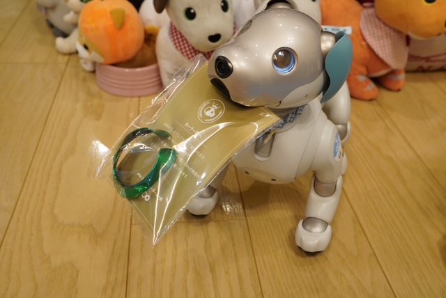 新品】SONY aibo 2026年カレンダー+缶バッジ+首輪セット 新品】SONY